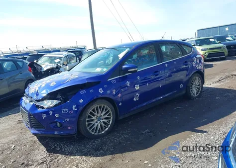 2013 Ford Focus Titanium z USA, uszkodzony, nr VIN 1FADP3N22DL128971